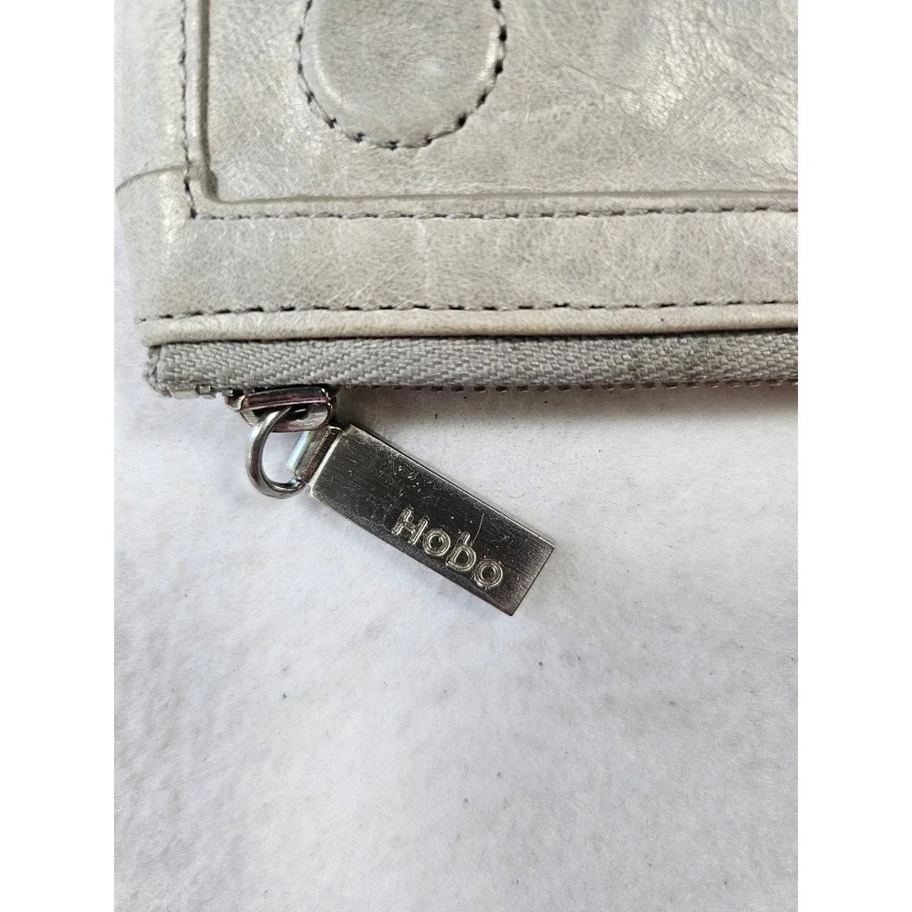 Hobo International Distressed Grey Leather Zip Clutch Wallet Geometric lining
